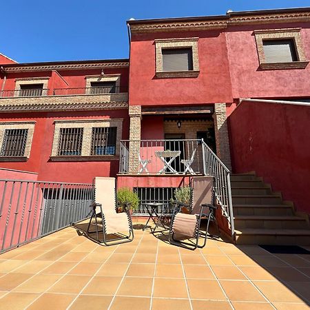 Casa Grande De Tres Plantas Con Parking Gratis Villa Linares  Eksteriør billede