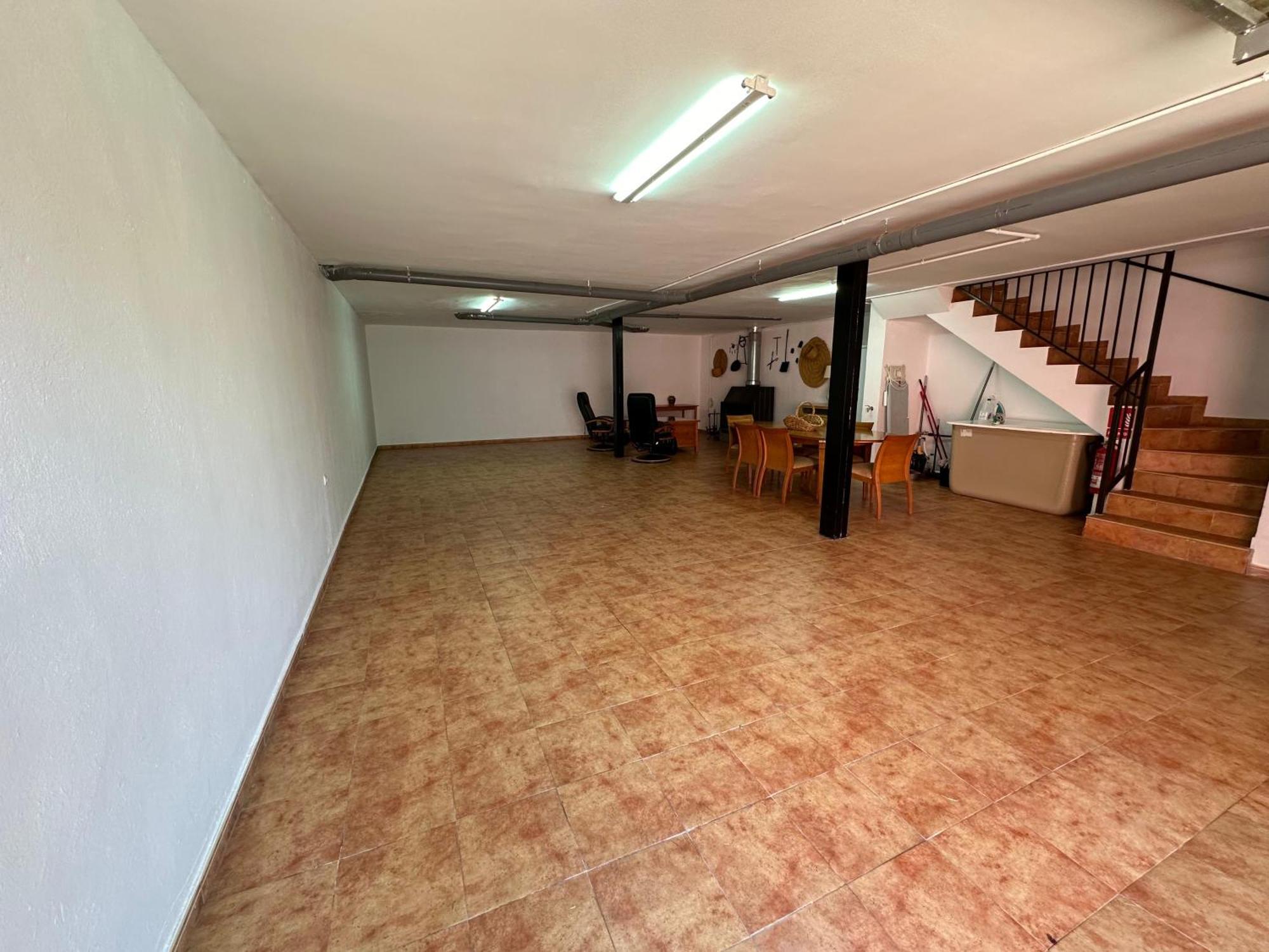 Casa Grande De Tres Plantas Con Parking Gratis Villa Linares  Eksteriør billede